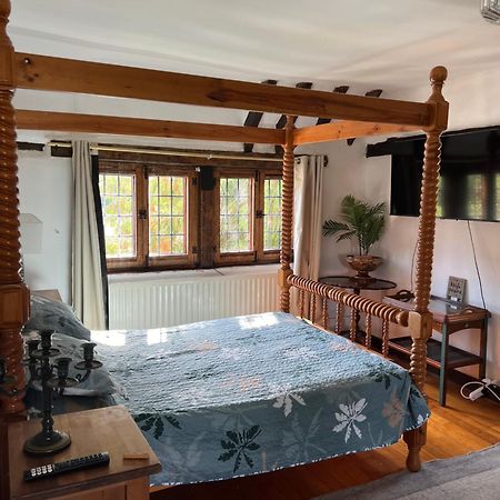 Tudor House - Double Room - En Suite Goff's Oak Kültér fotó